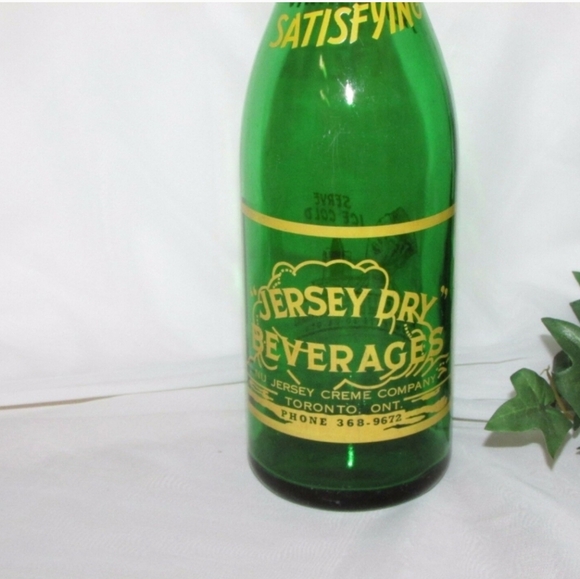 Vintage Jersey Dry Beverages Soda Bottle NU JERSEY CREME Toronto Canada 30 oz #3 - Picture 4 of 7